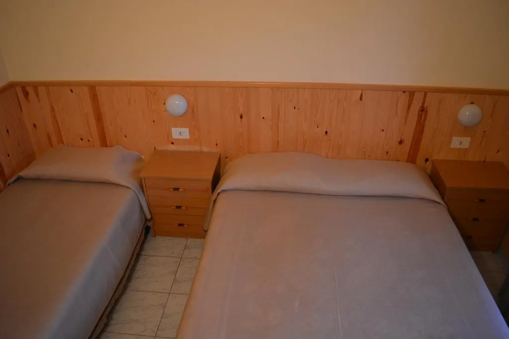 Hostal La Neu Castellar De N'Hug Inn