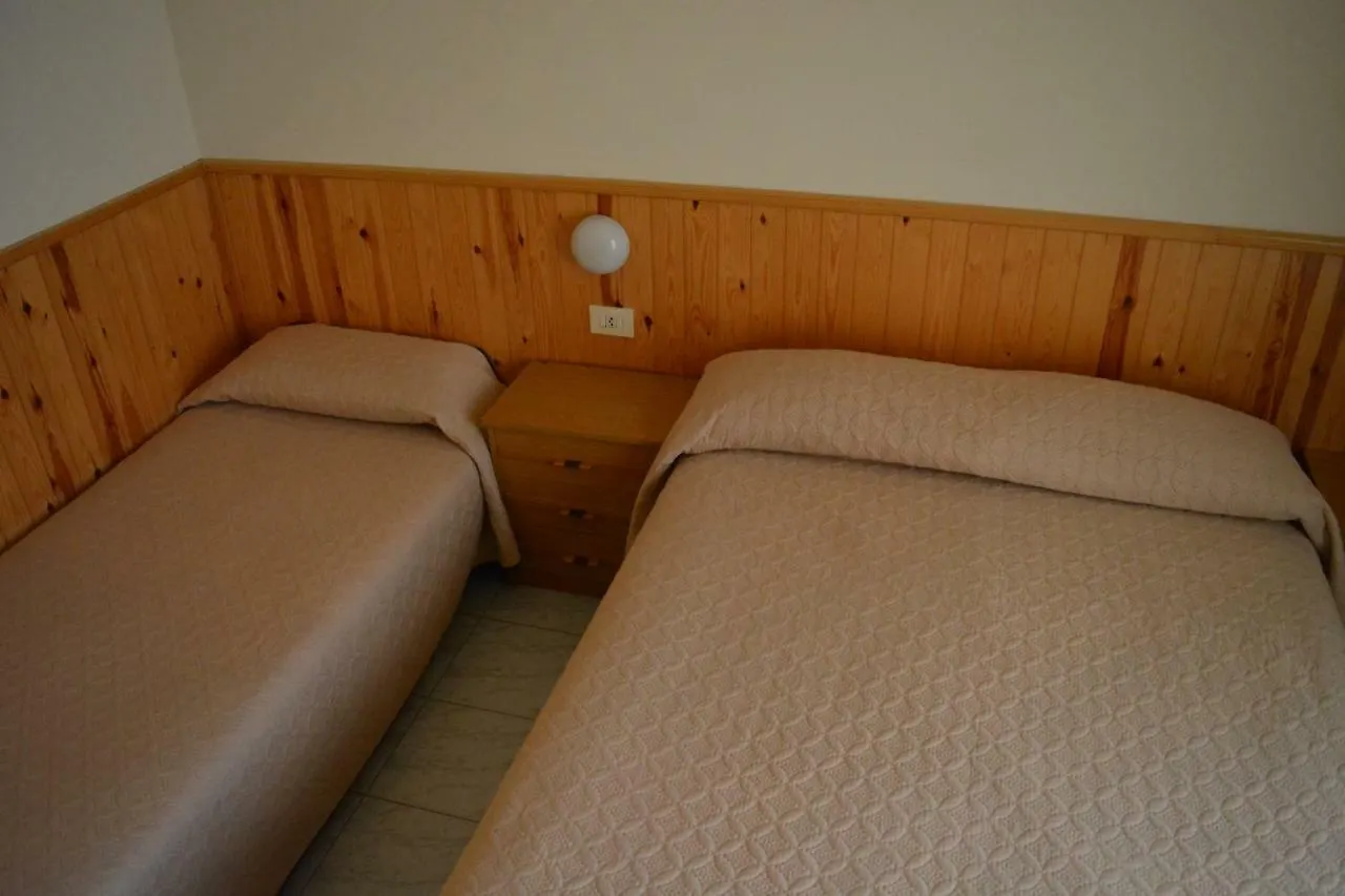 Hostal La Neu Castellar De N'Hug Inn